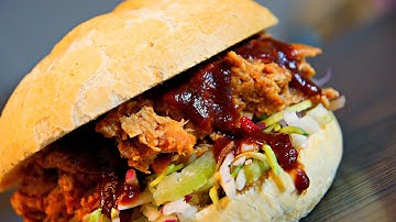 Pulled Chicken Sandwich video recipe - Smoked on the ProQ Excel 20 - Napoleon Apollo smoker