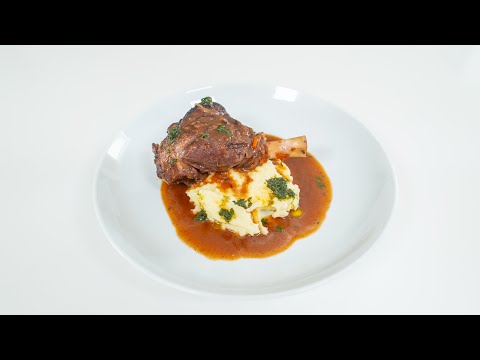 Making lamb shanks with red wine gravy - restaurant style fine dining at home!