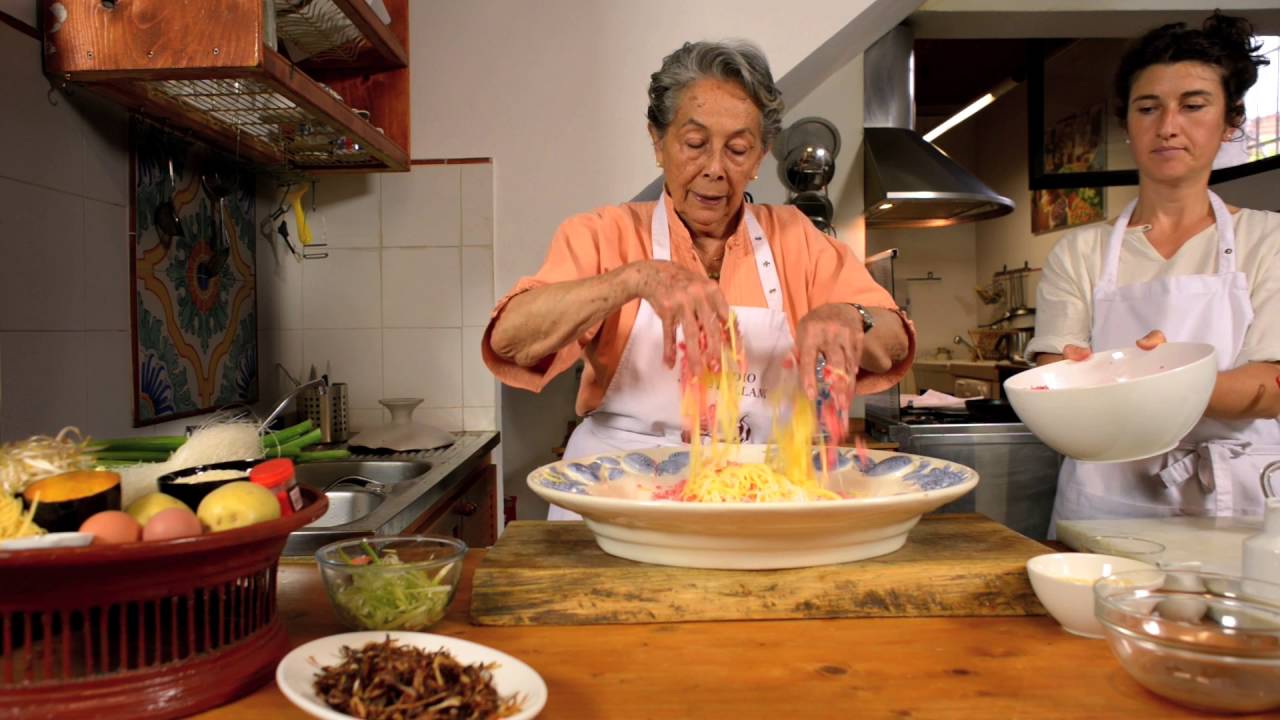 Myanmar - Burmese dish: HTAMIN LE THOK