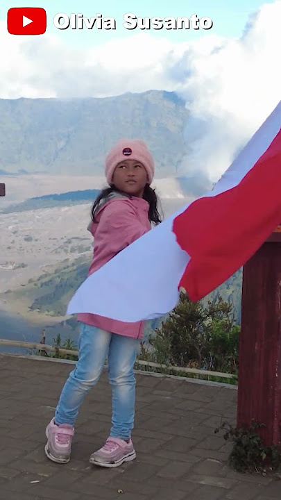 VIRAL‼️Berkibarlah Bendera Negeriku Berkibarlah #bromo #upacara  #oliviasusanto #shorts #fyp #gunung