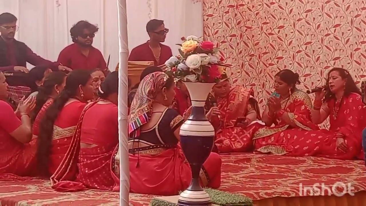 महिला दिवस पर हमारी कीर्तन मंडली द्वारा मंच पर एक छोटी सी प्रस्तुति 🥰🥰🥰