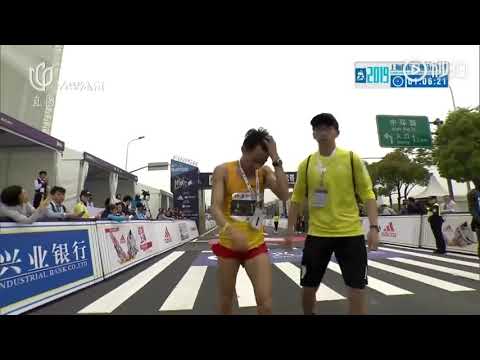 Chinese Runner Suffers Diarrhea But Wins Marathon!