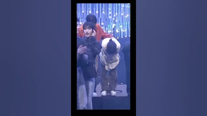 Minghao knew Jeonghan wasn’t well 😢 #jeonghan #seventeen #minghao