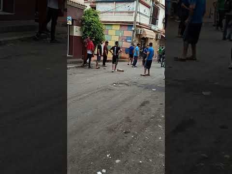 ظاهرة التقاتل بالسيوف شائعة في الأحياء السكانية ربي يستر