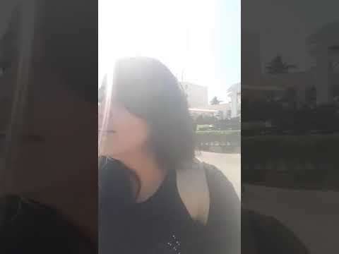 الرحالة تيما المصري في احدى مغامرتها في مدينة صلاله 