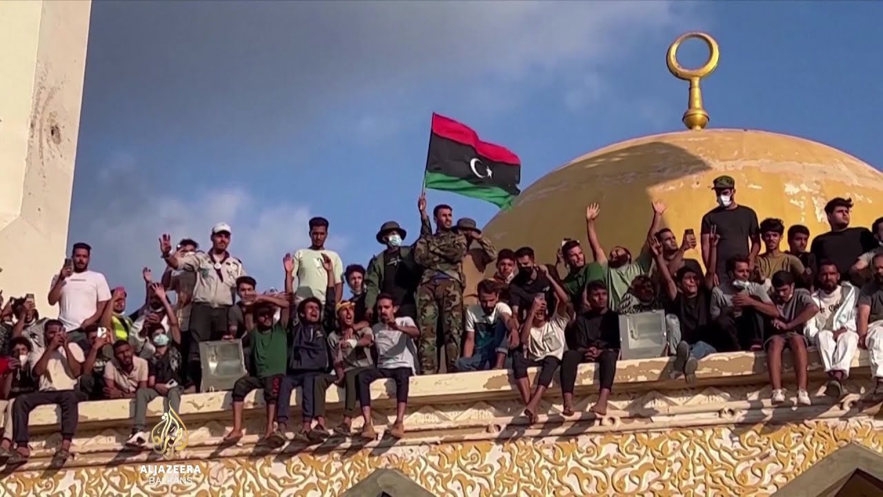 يتحول الحزن إلى غضب بعد الفيضانات الكارثية في درنة