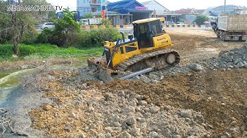 Showing Action Operator Skills Bulldozer Push Soil, SHACMAN Dump Truck Unloading