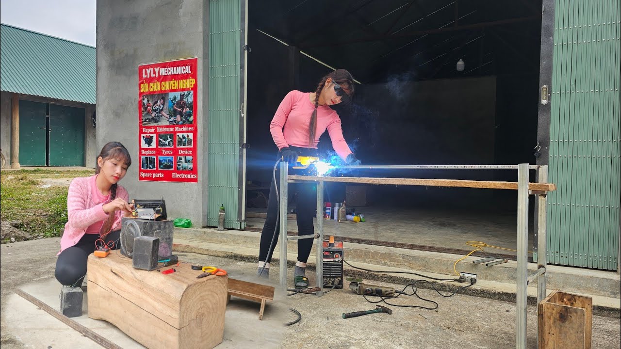 The genius girl successfully repaired the customer's electronic speaker.