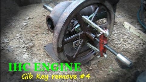 IHC ENGINE / removing a gib key #4of4