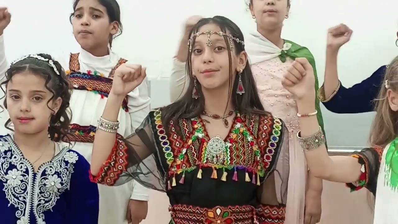 أنشودة    من أجلك يا جزائر  تخليدا لذكرى مظاهرات 11 ديسمبر 1960  مدرسة شرفي بلحاج داود البرواقية