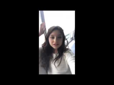 Karol Sevilla Diciendo Hola