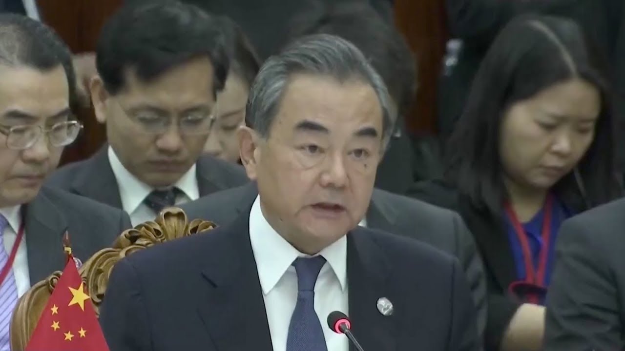 Chinese FM calls for joint efforts in containing the virus - YouTube