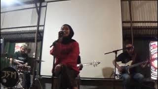 Padi - Harmoni Live Cover by Jasmine Elektrik feat Mitty Zasia