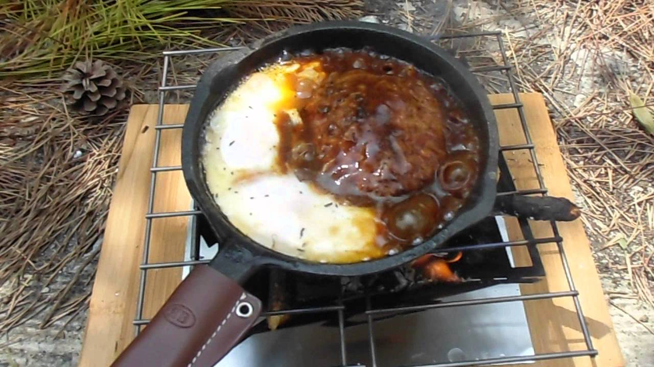 ダイソー材料 ミニ焚火台テーブル上で焚火朝食を作る - YouTube