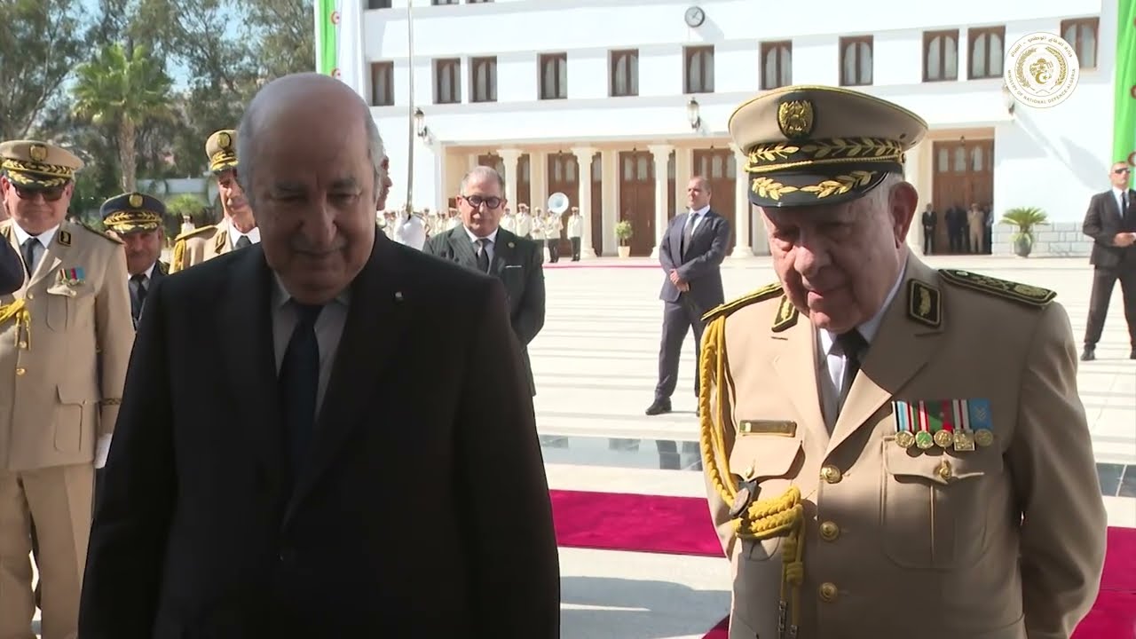 رئيس الجمهورية القائد الأعلى للقوات المسلحة، وزير الدفاع الوطني، لدى زيارته مقر وزارة الدفاع الوطني