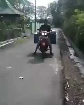 Lagi Viral!!!  Penjual Bakso Atraksi Gagal,,