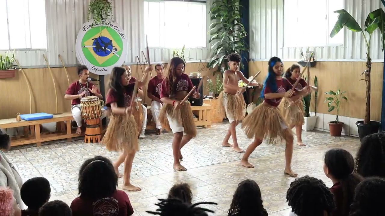 Apresentação Maculelê - Crianças FIU Taipas - No Caminho de Angola 2ª edição