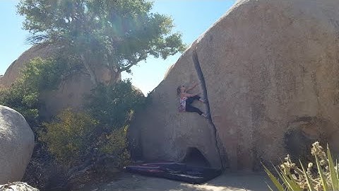 Hobbit Hole Offwidth*** (V0) Flash - Joshua Tree