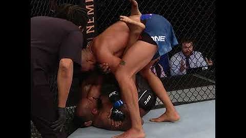 Heel hook in UFC with 30 seconds left #Shorts