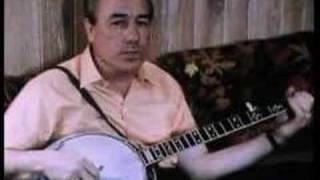 Video voorbeeld van "Earl Scruggs Shows You The Banjo"