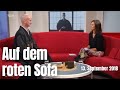 "Sitzen tut gut!" Muho auf dem roten Sofa bei DAS!