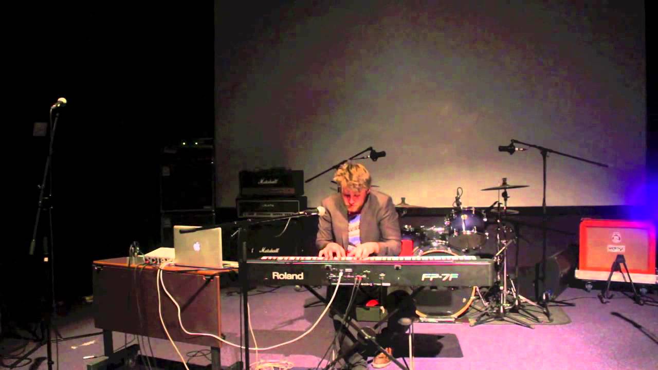 Assista a Greg Ryan - Crossways - Live At CSM Soundland no YouTube Assista a Greg Ryan - Crossways - Live At CSM Soundland no YouTube