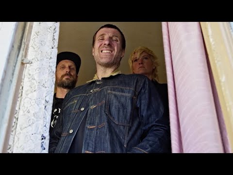 Sleaford Mods ft. Billy Nomates - Mork n Mindy (Official Video)