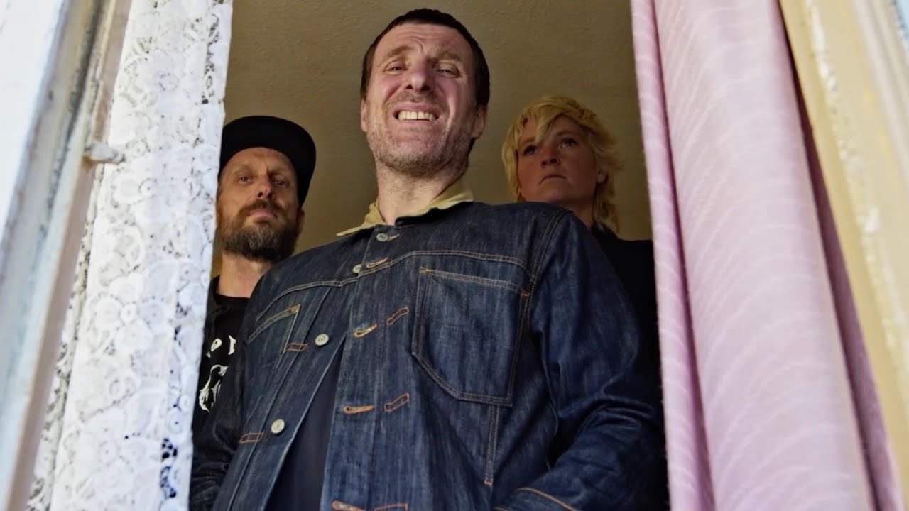 Sleaford Mods ft Billy Nomates   Mork n Mindy Official Video