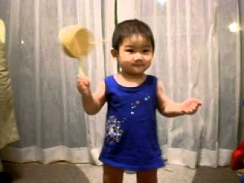 手作りおもちゃ動画 赤ちゃん子どもがデンデン太鼓で遊ぶ様子 Youtube