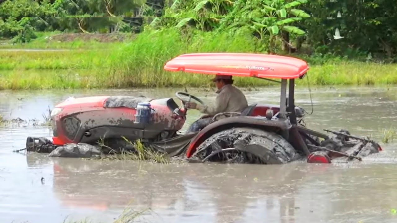 QUAY CẢNH ĐỘI MÁY CÀY GẶP ĐẤT LÚNG CHẠY MÀ PHẢI SỢ LUÔN