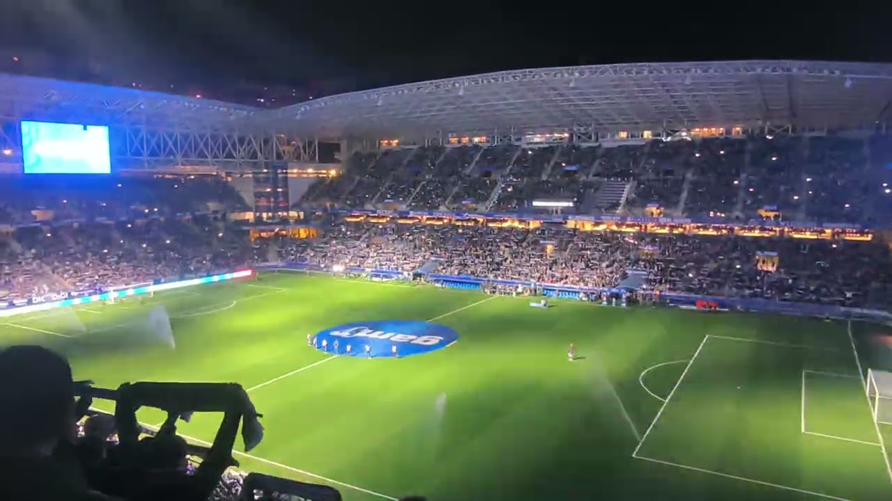 Real Oviedo 0 - Atlético de Madrid 1; salida al campo. 