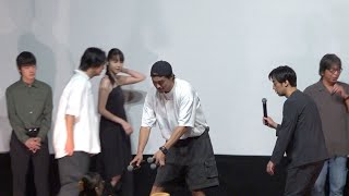 東出昌大、舞台挨拶でさりげない気遣いを見せる　俳優としての熱い思いを吐露　映画『福田村事件』初日舞台挨拶