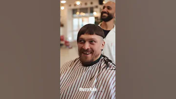 Александр Усик стрижка под горшок