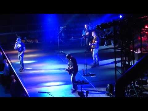 3 Doors Down Brad Calls Out Guy for Pushing a Woman