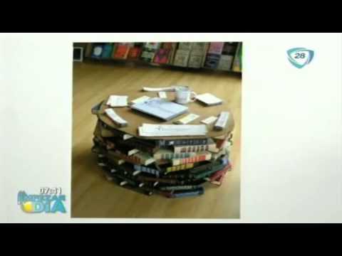 Mesa hecha de libros - YouTube