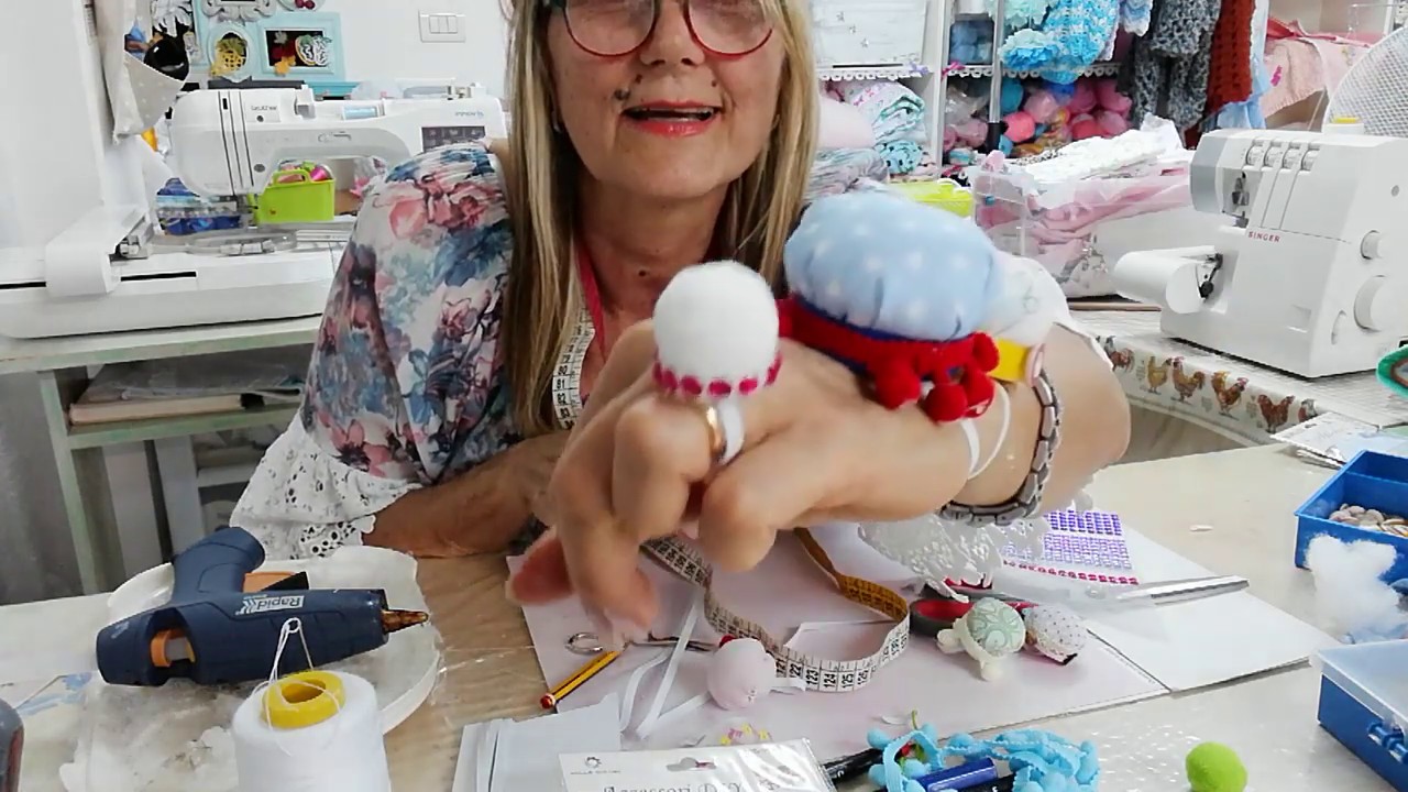 Il Baule Della Nonna il punta spilli da polso e da dito.