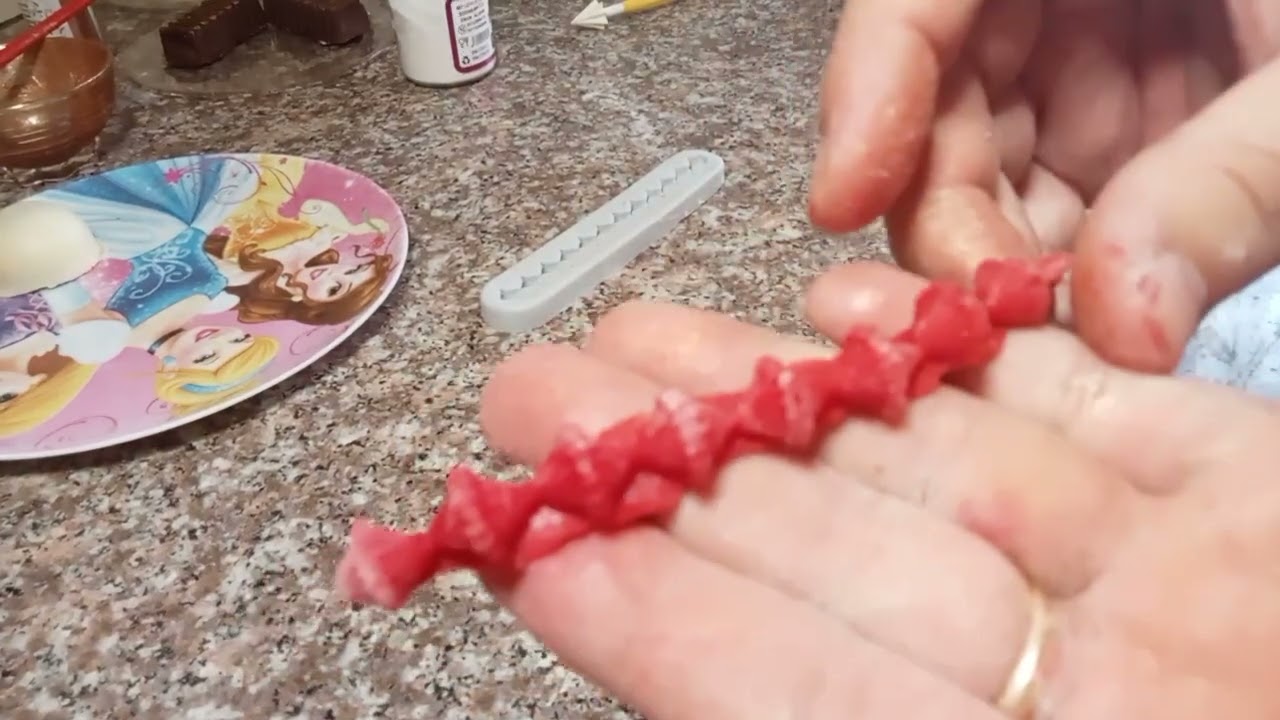 كيفية صنع السبحة بالعجينة السكر⁦❤️⁩⁦❤️⁩