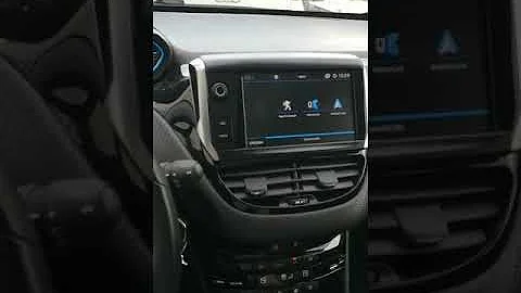 Come collegare il telefono alla macchina Peugeot 2008?