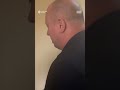 Експрацівник ТЦК та СП, якому зачитали вирок у справі про побиття, вибив телефон з рук журналіста