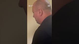Експрацівник ТЦК та СП, якому зачитали вирок у справі про побиття, вибив телефон з рук журналіста