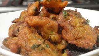 Ripe bananas and fenugreek leaves mixed with gram flour to make these
delicious bhajias http://www.facebook.com/chefsanjeevkapoor
http://twitter.com/#!/khana...