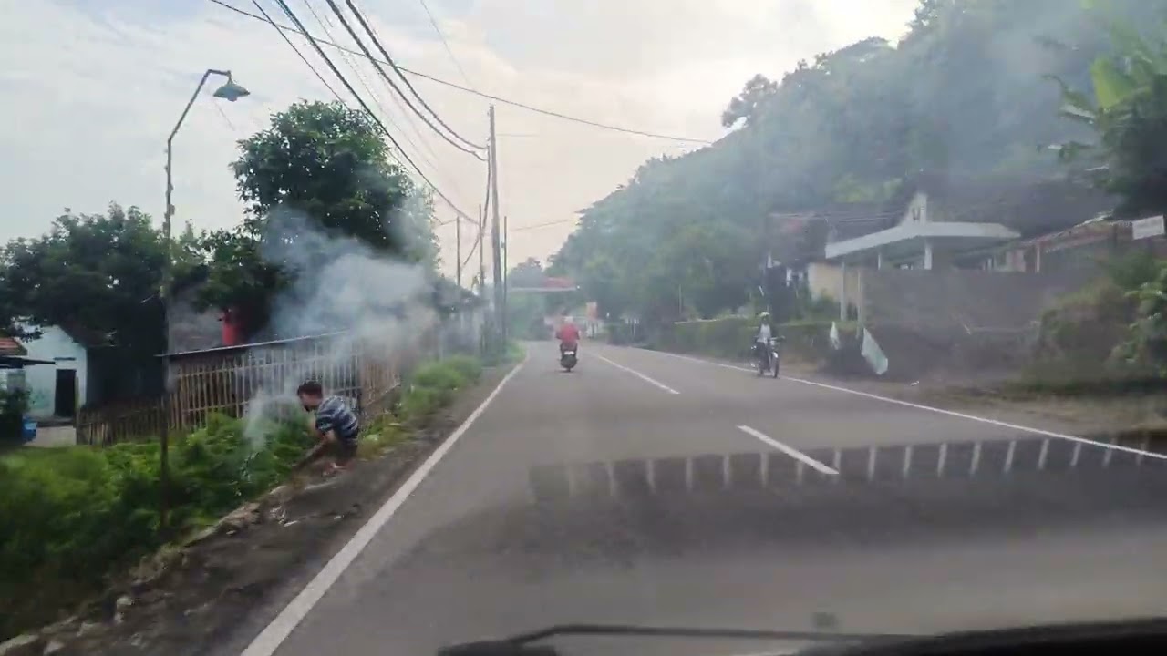 Jalanan yang sepi Jl. Piyungan-Prambanan