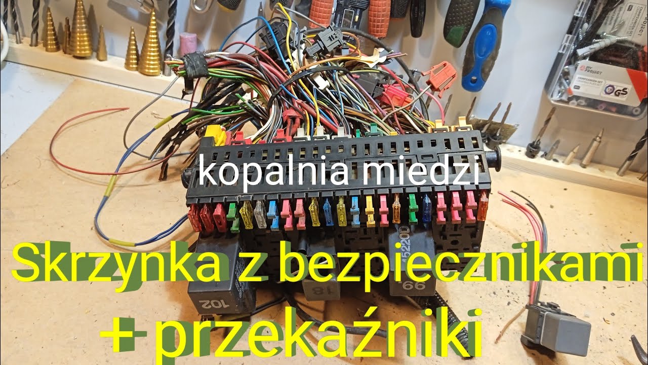 #32 Skrzynka z bezpiecznikami. Totalna rozbiórka. #miedź  #miedzzkabli #recykling #odzyskmiedzi