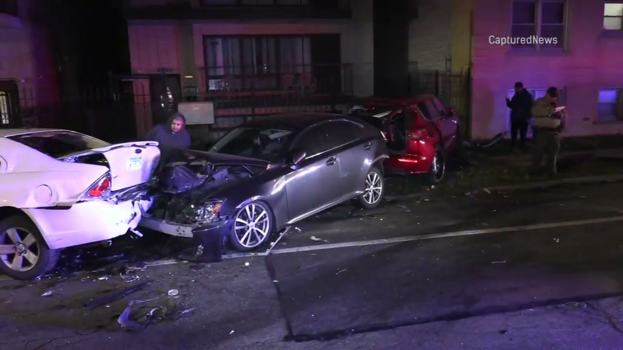 1 dead after multi-car crash on Chicago's Southwest Side - CBS Chicago