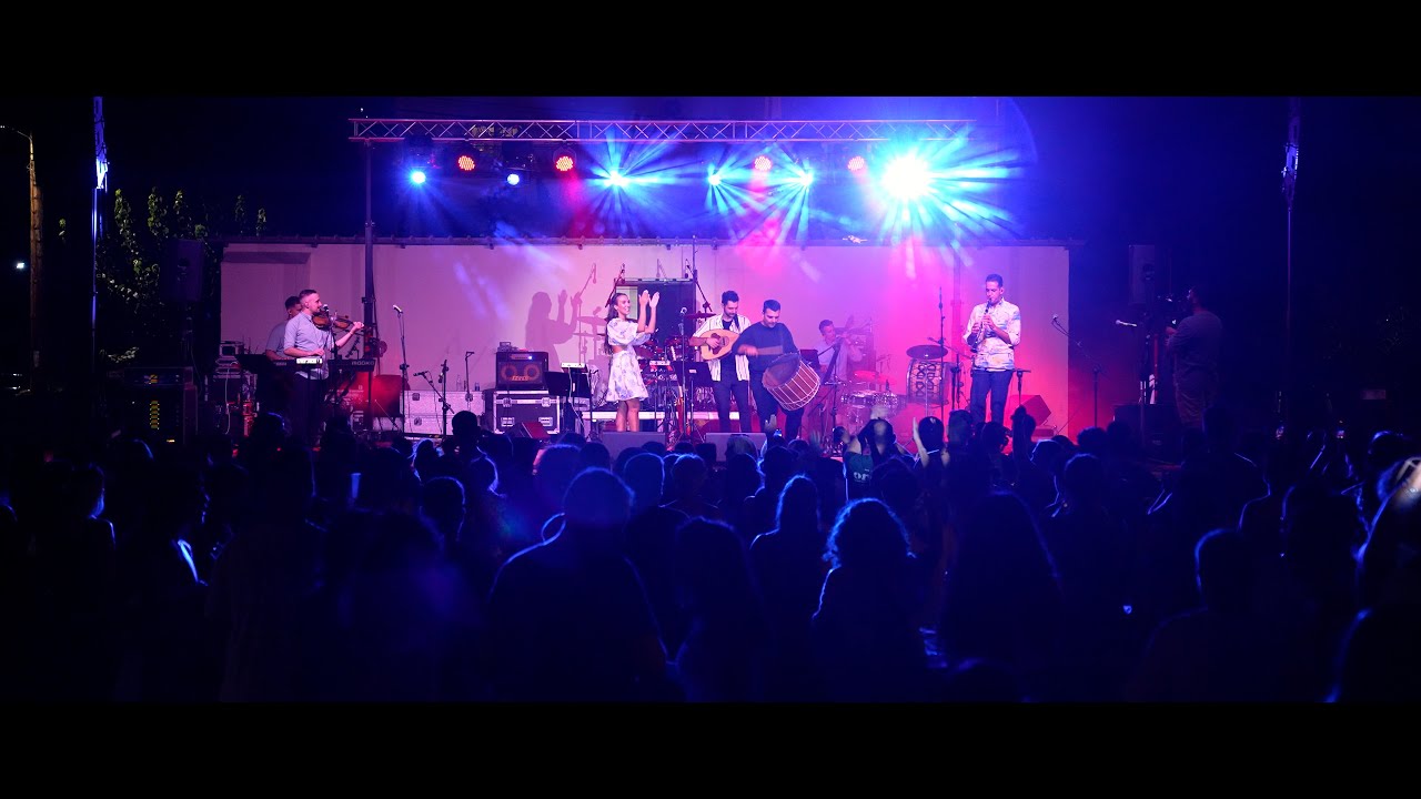 Κωνσταντίνα Τούνη - Μαραίνομαι στης Νάουσας το κάστρο ft. Tryfon Anastasiou | Live at Anchialos Fest