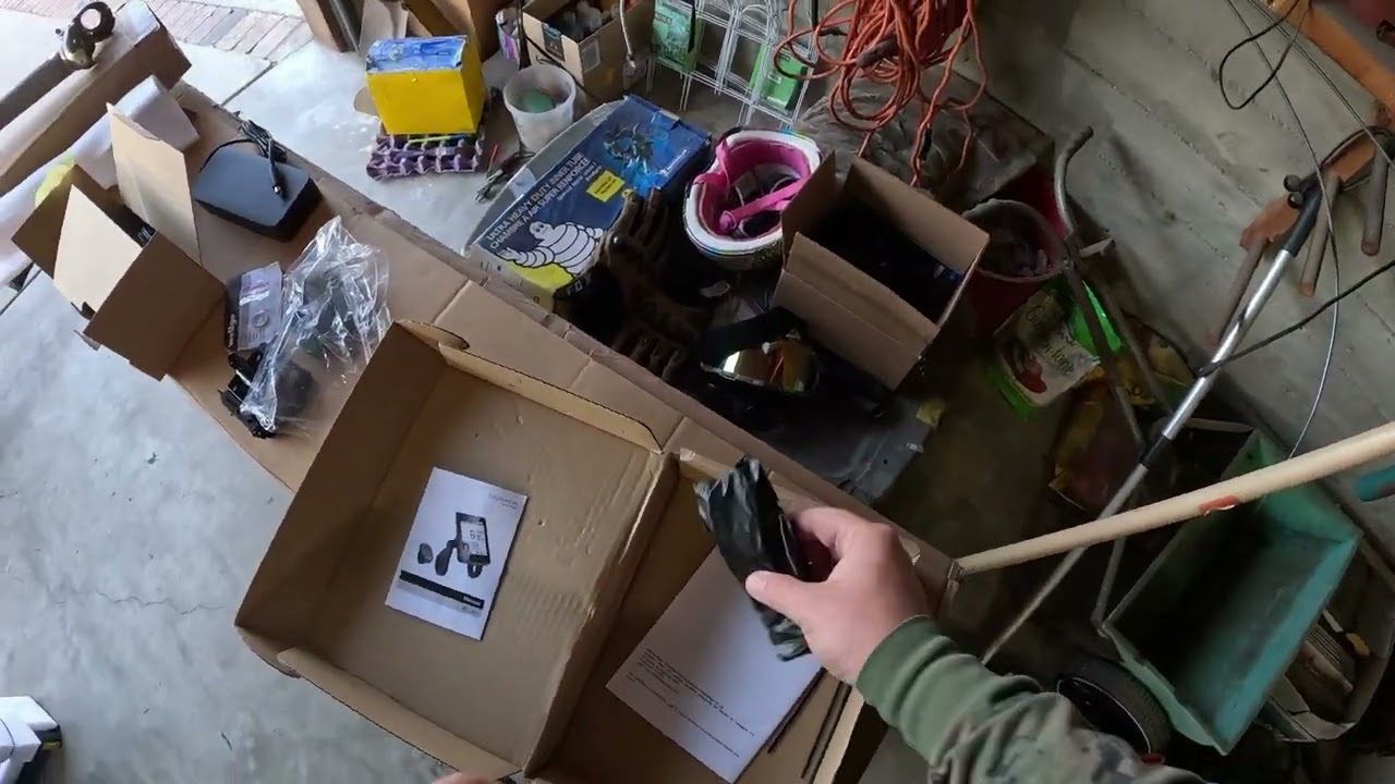 Unboxing a ENGWE Engine Pro e-bike with 1000W hub motor and 48V 16AH battery.