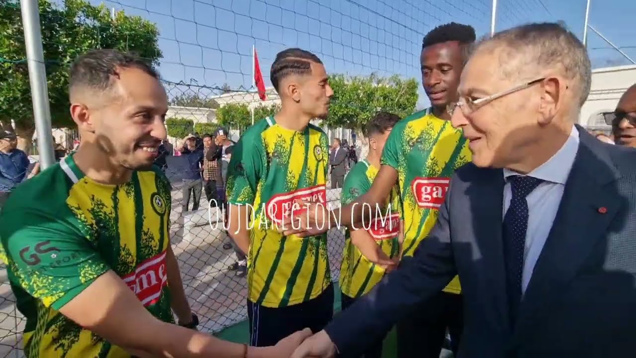 شاهدوا الوالي خطيب الهبيل يحيي احياء شعبية بوجدة بمشاريع المبادرة الوطنية