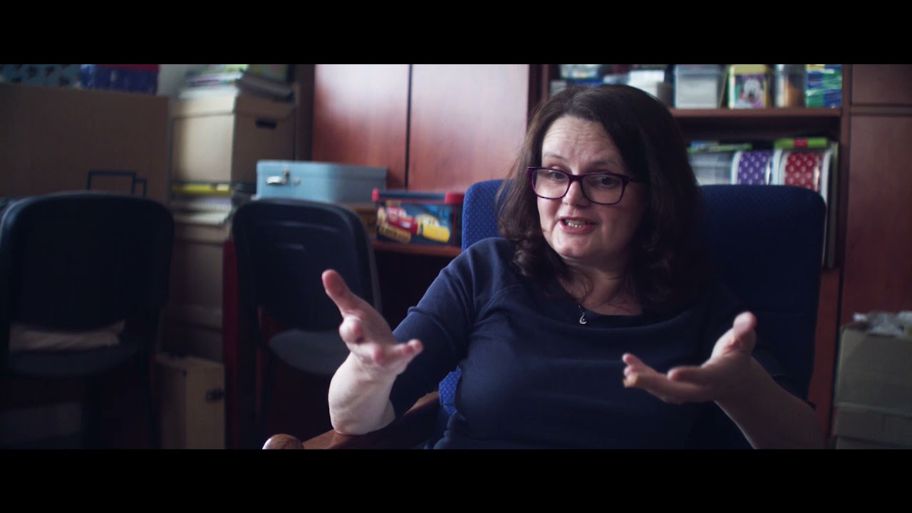 Dokument Nadačního fondu Kapka naděje s názvem Nejsme Sami. Natočili Jordan Haj & Givinar Kriz.