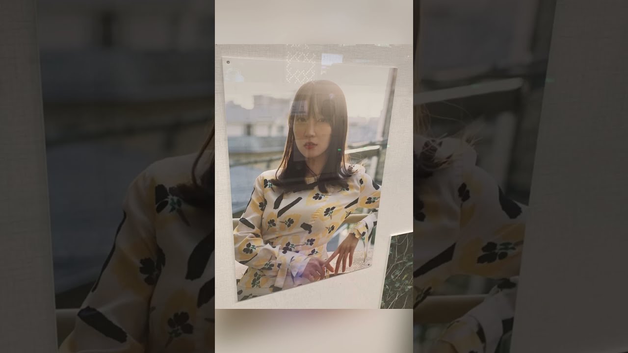 吉岡里帆Wアニバーサリー写真集「日日」発売記念パネル展 サイン入り