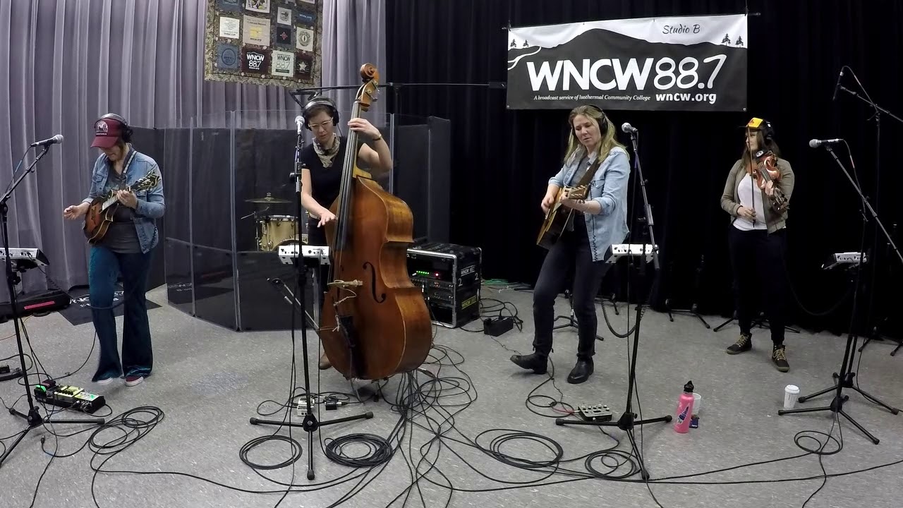 Della Mae - "Sixteen Tons"